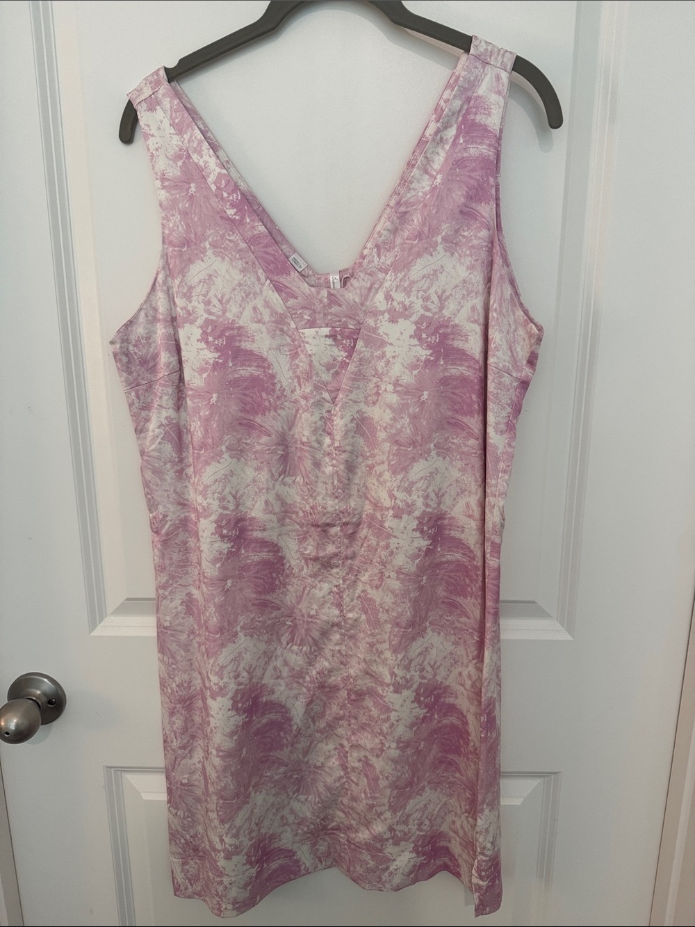 Travis Matthew Private Island  V-Neck Shift Dress In Lilac Snow